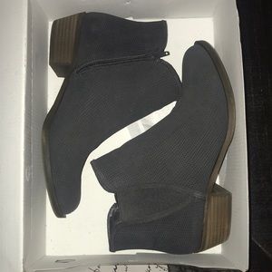 Gray booties/ankle boots